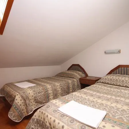 With A Parking Space Jelsa, Hvar - 8732 شقة