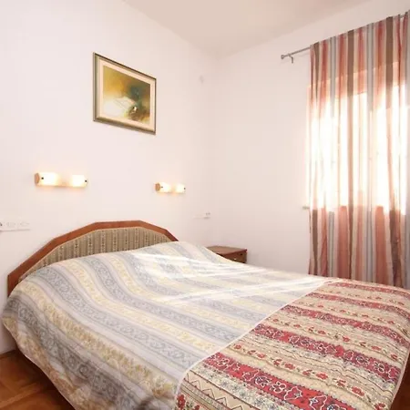 With A Parking Space Jelsa, Hvar - 8732 شقة