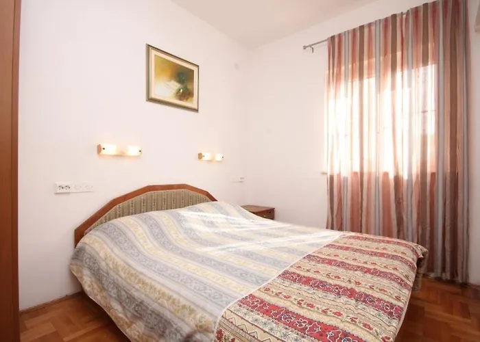 With A Parking Space Jelsa, Hvar - 8732 شقة