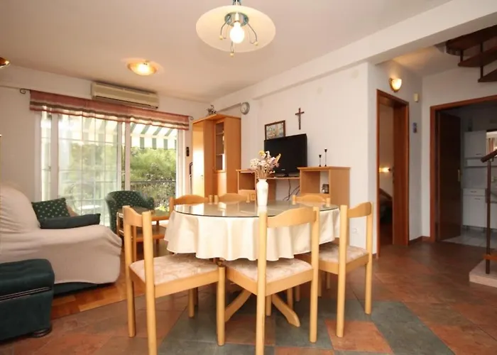 With A Parking Space Jelsa, Hvar - 8732 شقة *