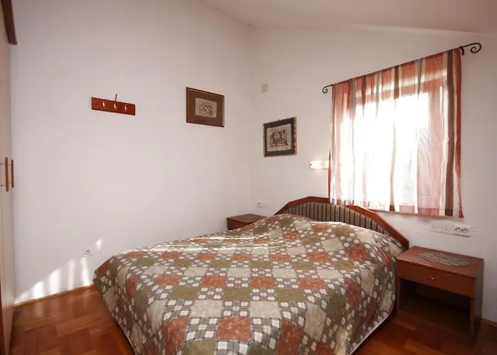 With A Parking Space Jelsa, Hvar - 8732 شقة ييلسا