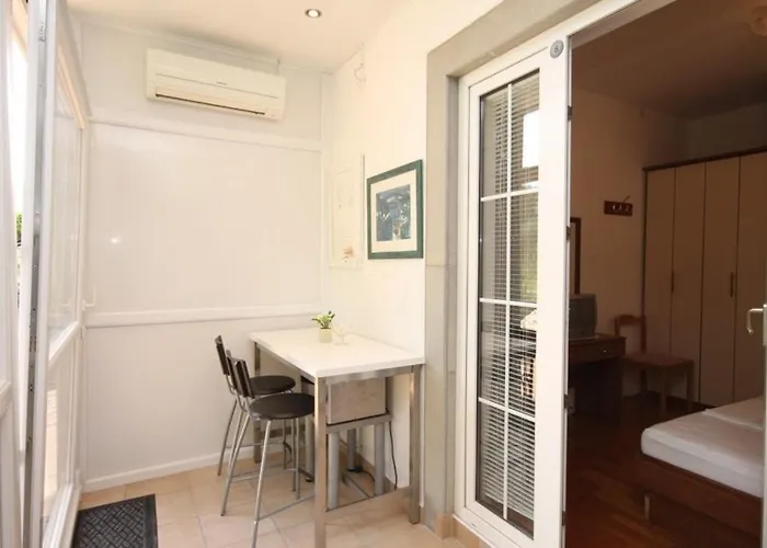 With A Parking Space Jelsa, Hvar - 8732 شقة